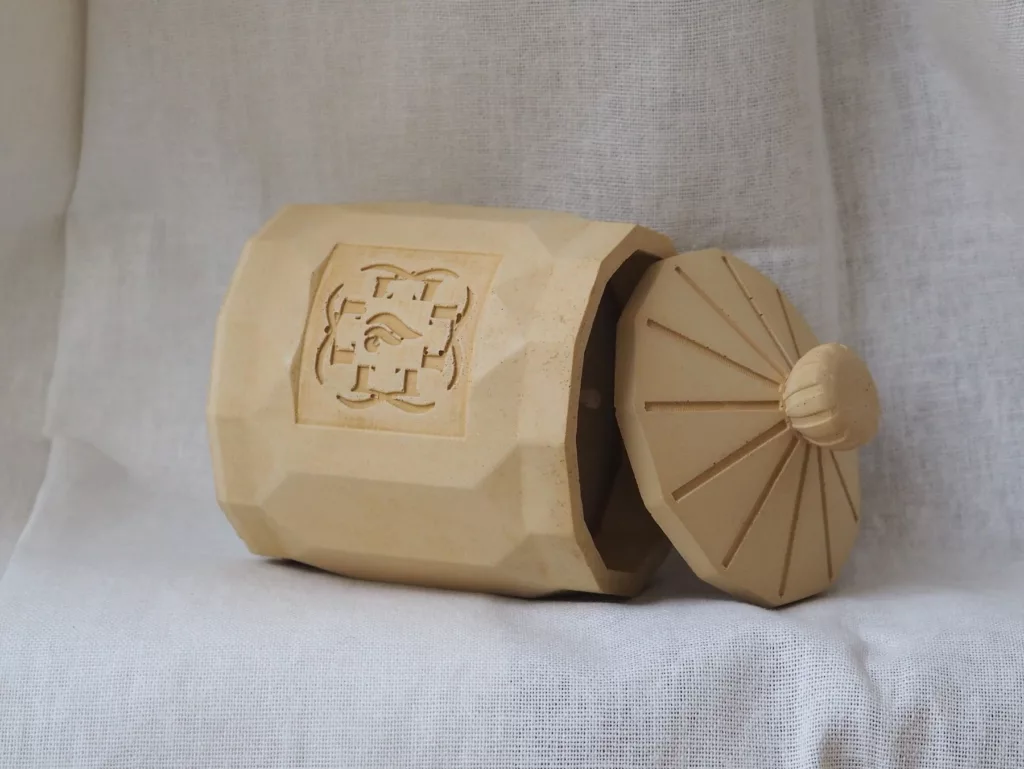 Flamme d’Élixir architectural candle in minimalist artist studio setting.