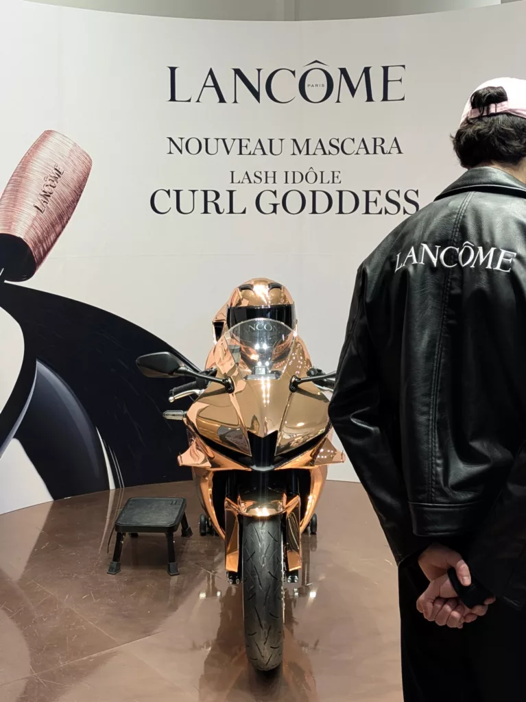 Lancôme Idole in Paris inside animation