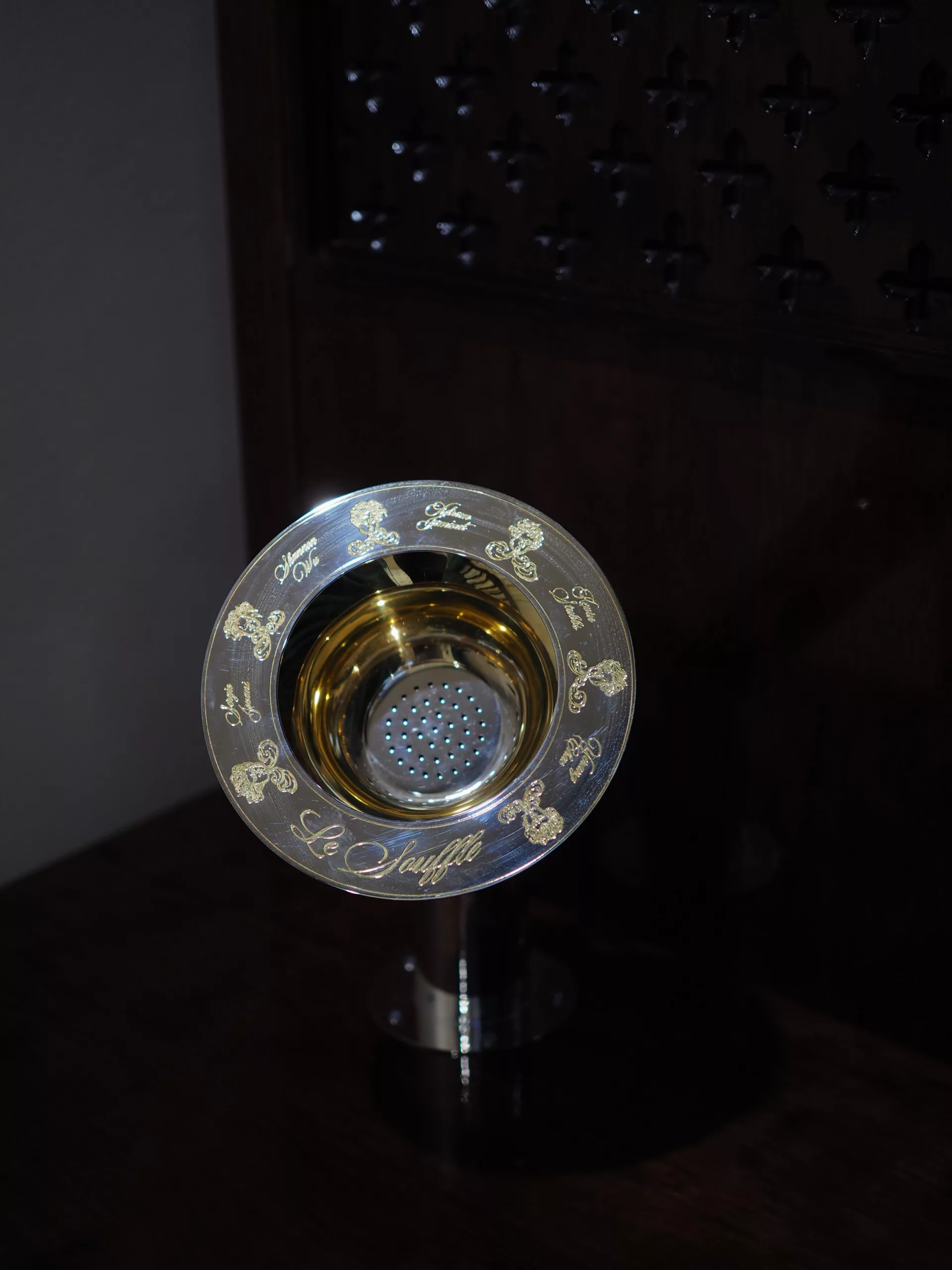 Le Souffle — a gold-rimmed olfactory instrument in Pouchard perfume shop in Paris