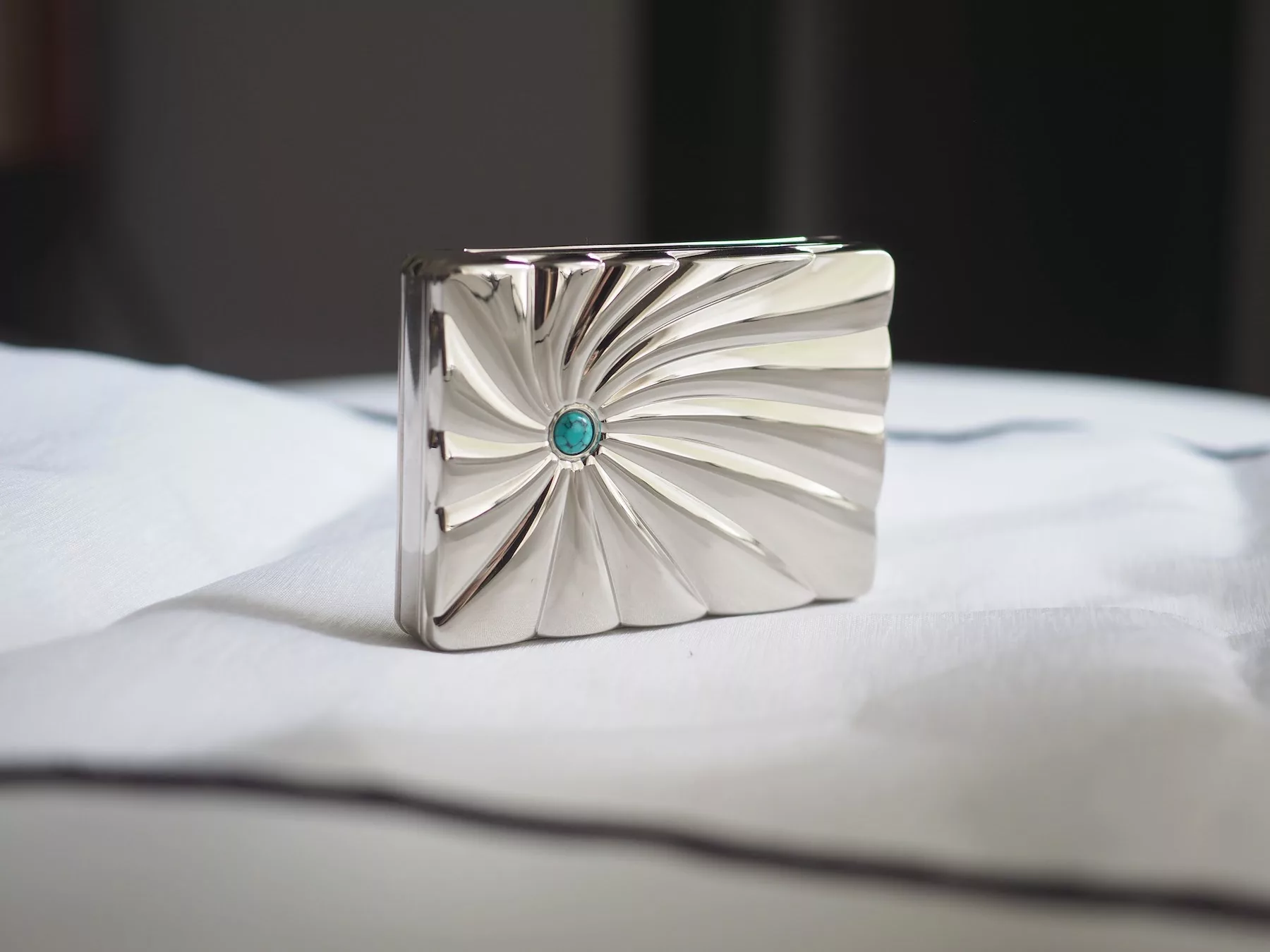 A silver case Medusa of Batching solid perfume