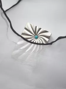 The silver case Medusa of Batchig solid perfume
